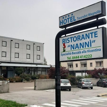 Turandot Magnolia - Hotel & Congressi Grisignano di Zocco ภายนอก รูปภาพ